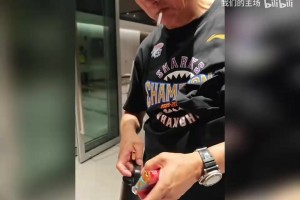 巴克利：文班西决G7同样让我热泪盈眶，但依然看好尼克斯会夺冠！